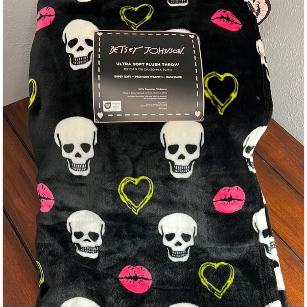Betsey Johnson Throw